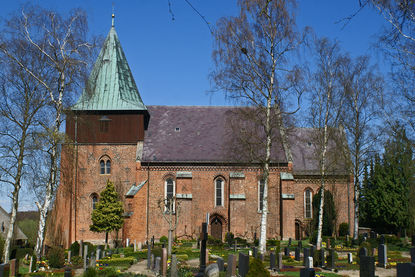 Außenansicht der St.-Johannis-Kirche in Krummesse, von der Seite - Copyright: Manfred Maronde