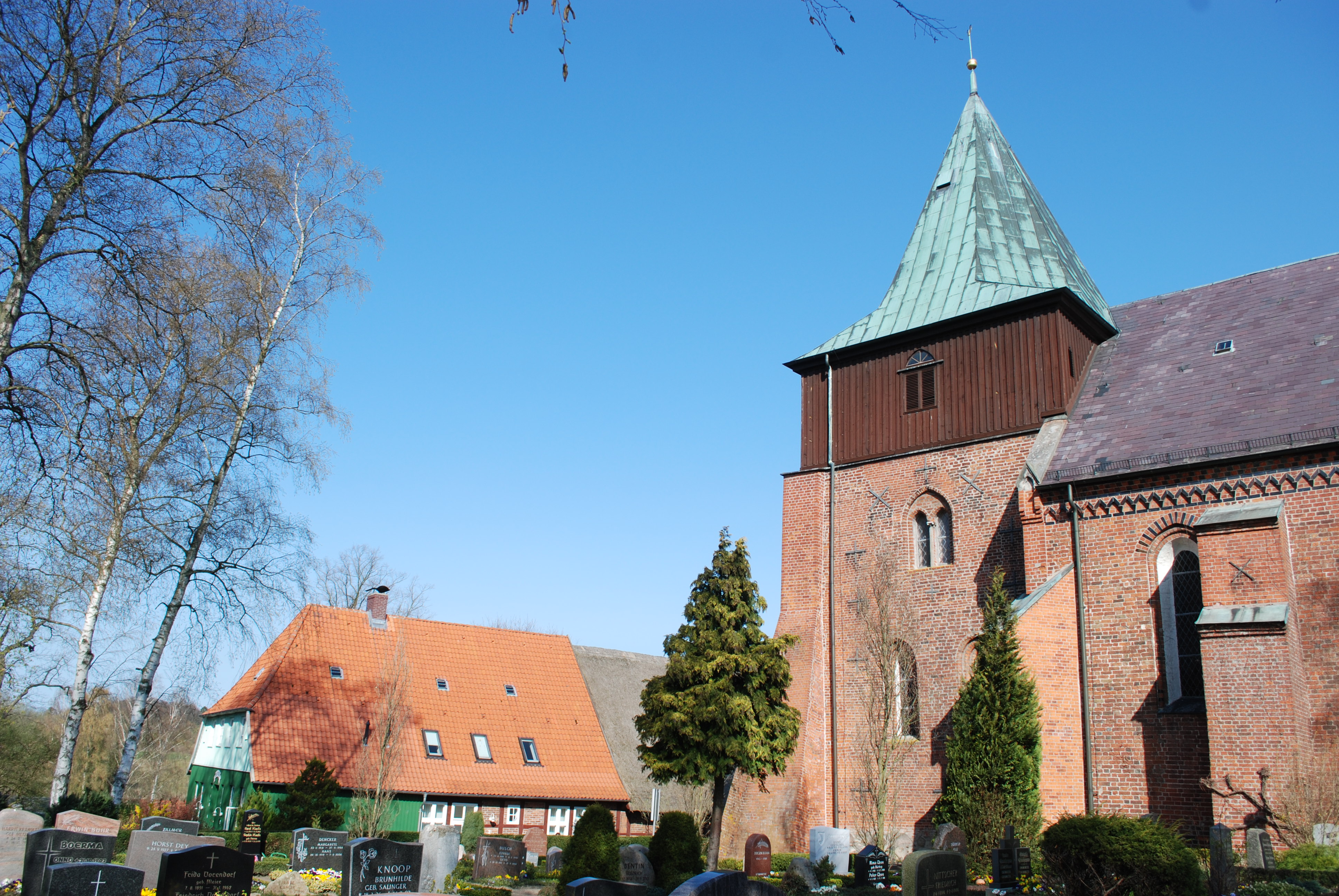 Kirche und Pastorat in Krummesse